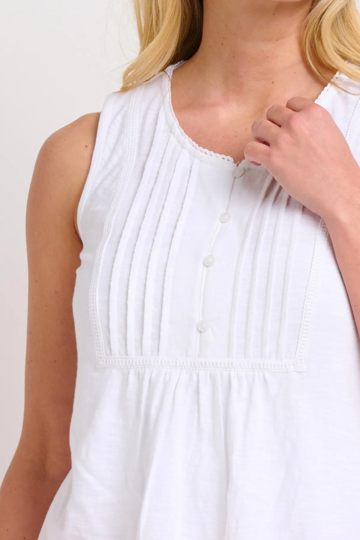Brakeburn Effie Vest White Best